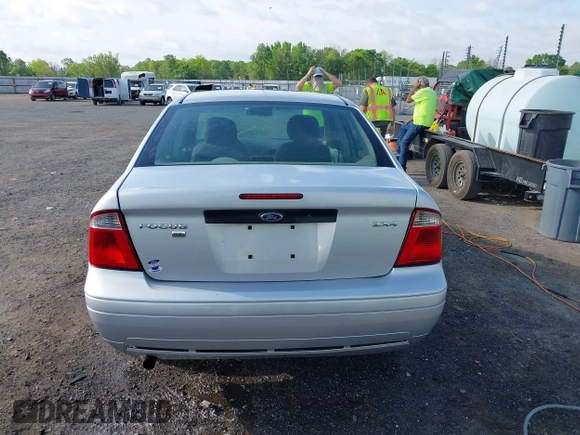 2005 Ford Focus S with VIN 1FAFP34N05W257702, listed as a IAAI auction lot 42023161 with 270,136 mi miles and . Bid and sale history available at carsss.com. Image 16.