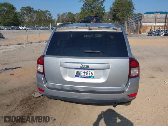 2015 Jeep Compass Sport with VIN 1C4NJCBB5FD110725, listed as a IAAI auction lot 40506090 with 132,207 mi miles. Bid and sale history available at carsss.com. Image 17.