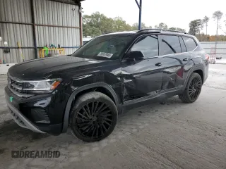 2021 Volkswagen Atlas SE z VIN 1V2LP2CA1MC592178, wystawiony jako Copart lot #78247944 z przebiegiem 22 582 mil mil oraz Szkody całkowita. Historia ofert i sprzedaży dostępna na DreamBid. Obrazek 1.