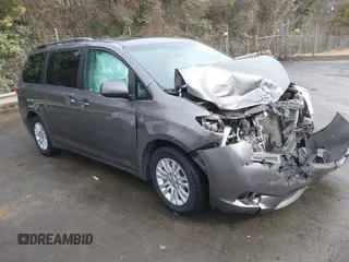 2017 Toyota Sienna XLE Auto Access Seat with VIN 5TDYZ3DC9HS875536, listed as a IAAI auction lot 41477148 with 133,558 mi miles. Bid and sale history available at carsss.com. Image 1.