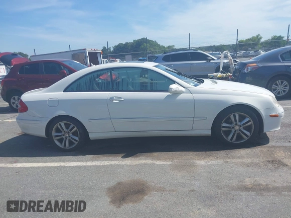 2008 Mercedes-Benz CLK 350 с VIN WDBTJ56H28F253753, выставлен на аукционе IAAI как лот 42525405 с пробегом Не указан миль и . История ставок и продаж доступна на DreamBid. Изображение 13.