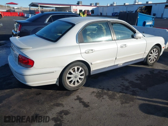 2002 Hyundai Sonata GLS with VIN KMHWF35H72A678701, listed as a IAAI auction lot 41335017 with 196,926 mi miles. Bid and sale history available at carsss.com. Image 4.