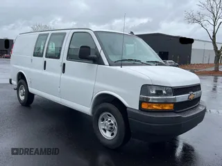 2024 Chevrolet Express Cargo with VIN 1GCWGAFP4R1158736, listed as a Copart auction lot 50260325 with 8,563 mi miles and Clean title. Bid and sale history available at DreamBid. Image 1.