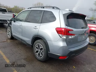 2022 Subaru Forester Premium with VIN JF2SKAEC2NH452330, listed as a IAAI auction lot 41925792 with 103,304 mi miles. Bid and sale history available at carsss.com. Image 3.