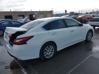 2016 Nissan Altima SR with VIN 1N4AL3AP5GC220645, listed as a IAAI auction lot 41938564 with 202,222 mi miles and . Bid and sale history available at carsss.com. Image 4.