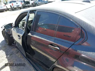 2024 BMW M3 Competition xDrive z VIN WBS43AY0XRFS26150, wystawiony jako IAAI lot #41396512 z przebiegiem 12 984 mil mil oraz . Historia ofert i sprzedaży dostępna na DreamBid. Obrazek 14.