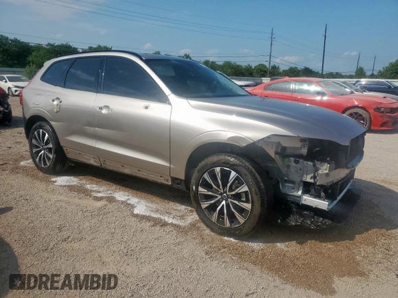 2025 Volvo XC60 Plus z VIN YV4M12RC9S1116363, wystawiony jako Copart lot #57709755 z przebiegiem 9 523 mil mil oraz Czysty tytuł • Clean title. Historia ofert i sprzedaży dostępna na DreamBid. Obrazek 4.