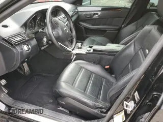 2010 Mercedes-Benz E 63 AMG z VIN WDDHF7HB8AA113602, wystawiony jako Copart lot #43761285 z przebiegiem 115 128 mil mil oraz Nie do naprawy • Non repairable. Historia ofert i sprzedaży dostępna na DreamBid. Obrazek 7.