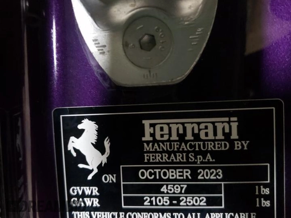 2023 Ferrari SF90 z VIN ZFF95NLA8P0299159, wystawiony jako Copart lot #52724044 z przebiegiem Nie podano mil oraz Szkody całkowita. Historia ofert i sprzedaży dostępna na DreamBid. Obrazek 13.