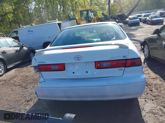 1999 Toyota Camry LE z VIN 4T1BF28K5XU930080, wystawiony jako IAAI lot #41986577 z przebiegiem 145 224 mil mil oraz . Historia ofert i sprzedaży dostępna na DreamBid. Obrazek 16.