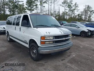 2000 Chevrolet Express with VIN 1GAHG39R9Y1231043, listed as a IAAI auction lot 40906500 with 71,979 mi miles. Bid and sale history available at carsss.com. Image 1.