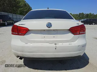 2014 Volkswagen Passat S z VIN 1VWAT7A3XEC092377, wystawiony jako Copart lot #50819465 z przebiegiem 133 119 mil mil oraz Czysty tytuł • Clean title. Historia ofert i sprzedaży dostępna na DreamBid. Obrazek 6.