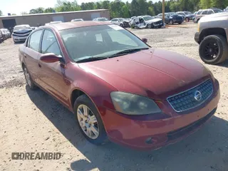 2005 Nissan Altima 2.5 S with VIN 1N4AL11D65N450982, listed as a IAAI auction lot 42018398 with 302,494 mi miles. Bid and sale history available at carsss.com. Image 1.