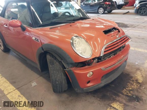 2005 MINI Convertible S with VIN WMWRH33455TK55035, listed as a IAAI auction lot 41936645 with 111,018 mi miles and . Bid and sale history available at DreamBid. Image 14.