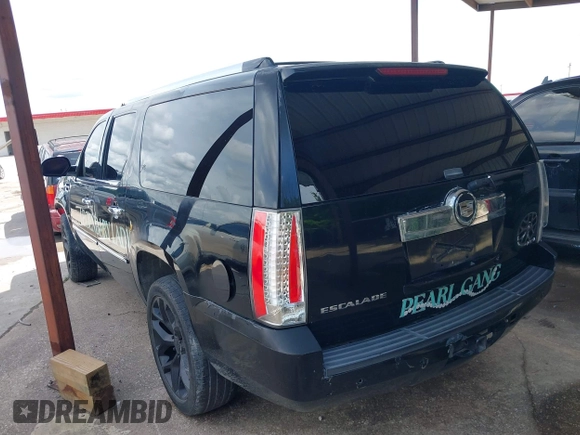 2007 Cadillac Escalade ESV with VIN 1GYFK66827R305133, listed as a IAAI auction lot 42488643 with 306,633 mi miles and . Bid and sale history available at DreamBid. Image 3.