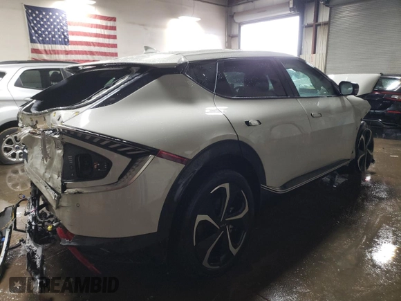2022 Kia EV6 Wind with VIN KNDC3DLC6N5028770, listed as a Copart auction lot 43023935 with 0 mi miles and Non Repairable. Bid and sale history available at carsss.com. Image 3.