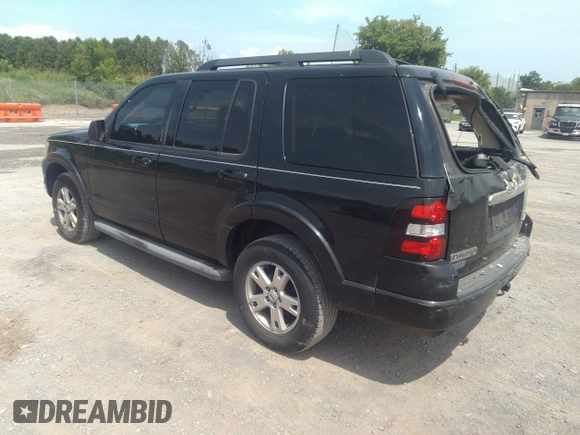 2010 Ford Explorer XLT with VIN 1FMEU7DE9AUA89274, listed as a IAAI auction lot 39917042 with 135,903 mi miles. Bid and sale history available at carsss.com. Image 3.