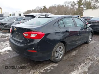 2017 Chevrolet Cruze LS z VIN 1G1BC5SM3H7138902, wystawiony jako IAAI lot #41546782 z przebiegiem 90 908 mil mil oraz . Historia ofert i sprzedaży dostępna na DreamBid. Obrazek 4.