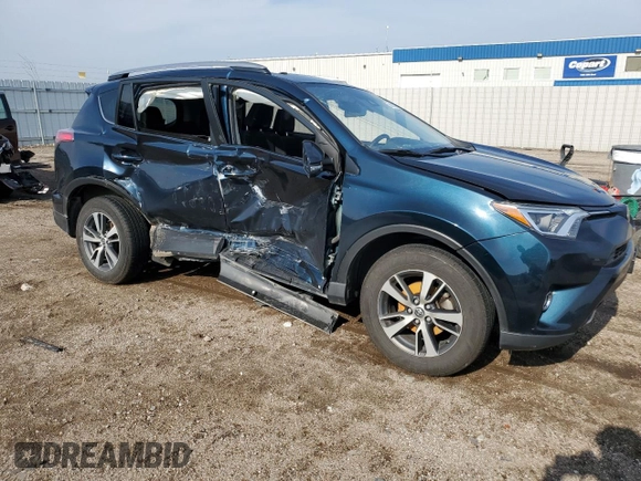 2018 Toyota RAV4 XLE z VIN JTMRFREV1JJ242564, wystawiony jako Copart lot #59093405 z przebiegiem 111 174 mil mil oraz Szkoda całkowita • Salvage title. Historia ofert i sprzedaży dostępna na DreamBid. Obrazek 4.