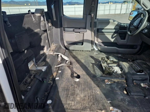 2015 Ford F-150 XLT with VIN 1FTFX1EFXFKD70393, listed as a Copart auction lot 51320365 with 173,741 mi miles and Salvage title. Bid and sale history available at DreamBid. Image 11.