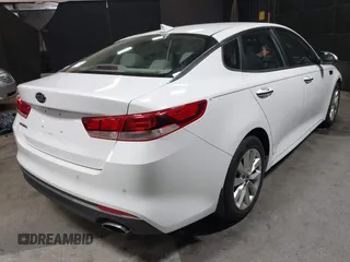 2018 Kia Optima LX z VIN 5XXGT4L34JG252028, wystawiony jako IAAI lot #41979909 z przebiegiem 90 113 mil mil oraz . Historia ofert i sprzedaży dostępna na DreamBid. Obrazek 4.