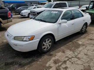 1997 Toyota Camry LE z VIN 4T1BF22K3VU905782, wystawiony jako Copart lot #58997765 z przebiegiem 147 769 mil mil oraz Szkoda całkowita • Salvage title. Historia ofert i sprzedaży dostępna na DreamBid. Obrazek 1.