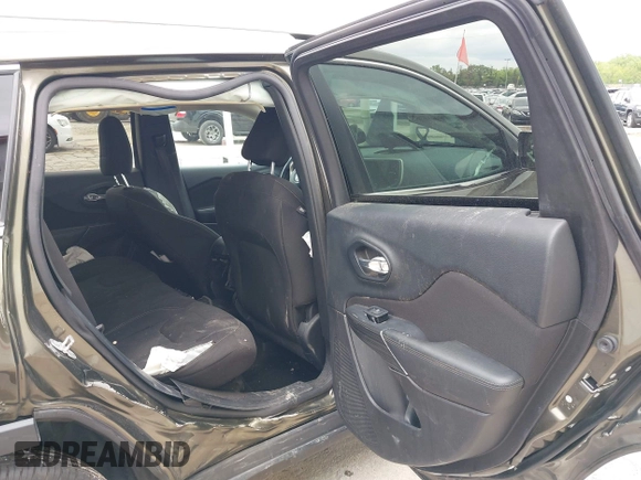2016 Jeep Cherokee Latitude z VIN 1C4PJMCB6GW142747, wystawiony jako IAAI lot #42335016 z przebiegiem 95 085 mil mil oraz . Historia ofert i sprzedaży dostępna na DreamBid. Obrazek 8.