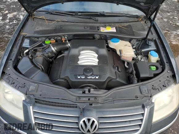 2004 Volkswagen Passat GLX with VIN WVWRH63B94P106041, listed as a Copart auction lot 45535185 with 205,883 mi miles and Salvage title. Bid and sale history available at DreamBid. Image 11.