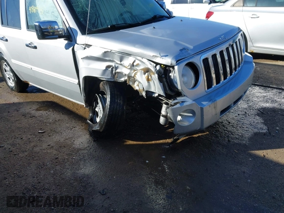 2008 Jeep Patriot Sport with VIN 1J8FT28W98D519566, listed as a IAAI auction lot 41804415 with 108,787 mi miles. Bid and sale history available at carsss.com. Image 6.