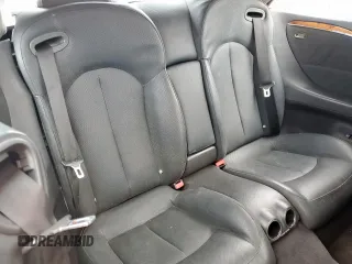 2005 Mercedes-Benz CLK 500 z VIN WDBTK75G75T041381, wystawiony jako Copart lot #63317915 z przebiegiem 85 750 mil mil oraz Szkoda całkowita • Salvage title. Historia ofert i sprzedaży dostępna na DreamBid. Obrazek 10.