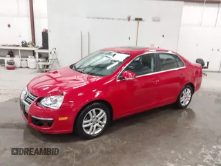 2010 Volkswagen Jetta TDI z VIN 3VWRL7AJ3AM178141, wystawiony jako IAAI lot #41467916 z przebiegiem 225 349 mil mil oraz . Historia ofert i sprzedaży dostępna na DreamBid. Obrazek 2.