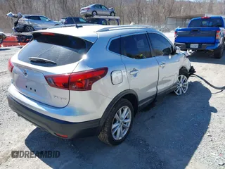 2017 Nissan Rogue SL z VIN JN1BJ1CR1HW113179, wystawiony jako IAAI lot #41838823 z przebiegiem 67 885 mil mil oraz . Historia ofert i sprzedaży dostępna na DreamBid. Obrazek 4.