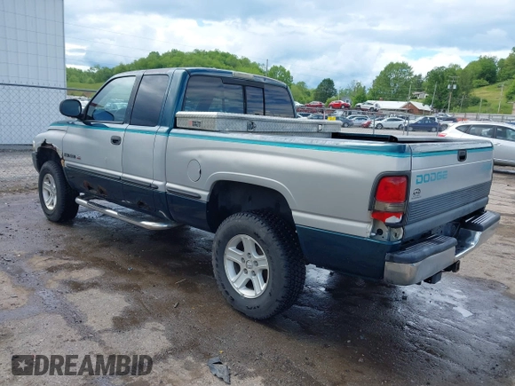 1998 Dodge 1500 z VIN 3B7HF13Y8WG131724, wystawiony jako IAAI lot #42214113 z przebiegiem 223 535 mil mil oraz . Historia ofert i sprzedaży dostępna na DreamBid. Obrazek 3.
