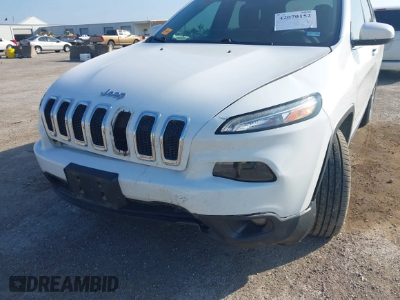 2018 Jeep Cherokee Latitude with VIN 1C4PJLCB2JD511083, listed as a IAAI auction lot 42070152 with 135,752 mi miles. Bid and sale history available at carsss.com. Image 6.