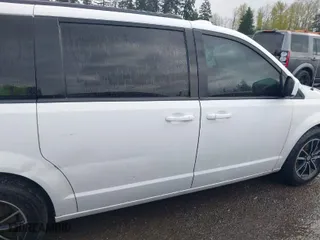 2018 Dodge Grand Caravan GT with VIN 2C4RDGEG7JR283353, listed as a IAAI auction lot 41966834 with 121,097 mi miles. Bid and sale history available at carsss.com. Image 13.