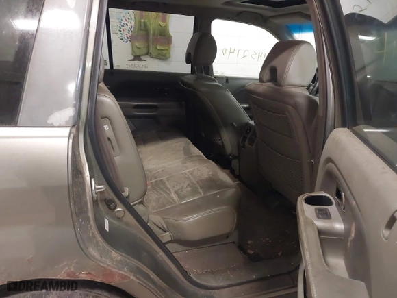 2007 Honda Pilot EX-L with VIN 5FNYF18557B009179, listed as a IAAI auction lot 41952140 with 300,471 mi miles. Bid and sale history available at carsss.com. Image 8.