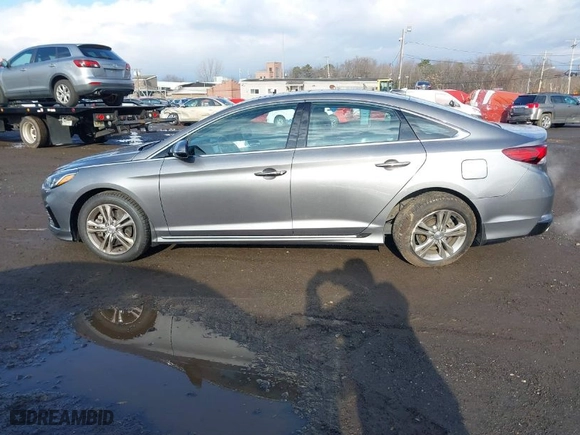 2019 Hyundai Sonata Sport with VIN 5NPE34AF3KH820828, listed as a IAAI auction lot 41015372 with 32,782 mi miles. Bid and sale history available at carsss.com. Image 14.