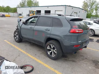 2015 Jeep Cherokee Trailhawk z VIN 1C4PJMBB9FW676566, wystawiony jako IAAI lot #42303335 z przebiegiem 123 026 mil mil oraz . Historia ofert i sprzedaży dostępna na DreamBid. Obrazek 3.