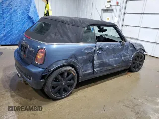 2010 MINI Convertible S z VIN WMWMS3C52ATY50861, wystawiony jako Copart lot #55620135 z przebiegiem 214 734 mil mil oraz Szkoda całkowita • Salvage title. Historia ofert i sprzedaży dostępna na DreamBid. Obrazek 3.