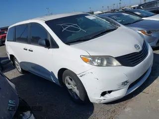 2017 Toyota Sienna L с VIN 5TDZZ3DC7HS840675, выставлен на аукционе IAAI как лот 41013412 с пробегом 284 664 миль миль и . История ставок и продаж доступна на DreamBid. Изображение 1.