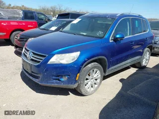 2009 Volkswagen Tiguan S with VIN WVGAV75N49W500610, listed as a IAAI auction lot 41813423 with 243,126 mi miles. Bid and sale history available at carsss.com. Image 2.