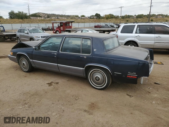 1990 Cadillac DeVille z VIN 1G6CD5338L4376482, wystawiony jako Copart lot #76513224 z przebiegiem 139 628 mil mil oraz Czysty tytuł • Clean title. Historia ofert i sprzedaży dostępna na DreamBid. Obrazek 2.