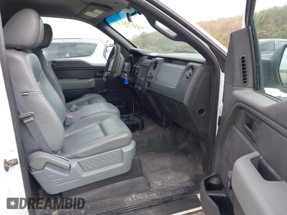 2013 Ford F-150 XL with VIN 1FTMF1EM1DKF11213, listed as a IAAI auction lot 40984100 with 117,793 mi miles. Bid and sale history available at carsss.com. Image 5.