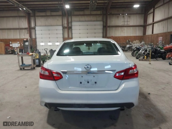 2016 Nissan Altima 2.5 SR with VIN 1N4AL3AP4GN329666, listed as a IAAI auction lot 41687425 with 177,040 mi miles. Bid and sale history available at carsss.com. Image 17.