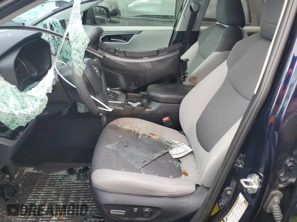 2019 Toyota RAV4 XLE with VIN 2T3W1RFV7KW029959, listed as a Copart auction lot 61825405 with 36,180 mi miles and Salvage title. Bid and sale history available at DreamBid. Image 7.