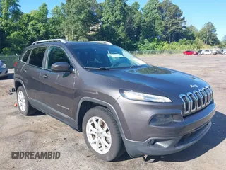 2016 Jeep Cherokee Latitude z VIN 1C4PJLCB6GW159039, wystawiony jako IAAI lot #42274817 z przebiegiem 136 269 mil mil oraz . Historia ofert i sprzedaży dostępna na DreamBid. Obrazek 1.