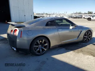 2010 Nissan GT-R Premium с VIN JN1AR5EF5AM231400, выставлен на аукционе Copart как лот 80461074 с пробегом 53 103 миль миль и Списание • Salvage title. История ставок и продаж доступна на DreamBid. Изображение 3.