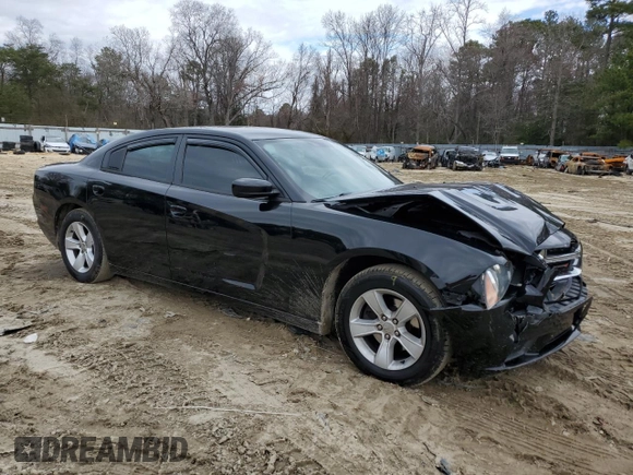 2013 Dodge Charger SE z VIN 2C3CDXBG3DH566891, wystawiony jako Copart lot #50501075 z przebiegiem 176 024 mil mil oraz Szkody całkowita. Historia ofert i sprzedaży dostępna na DreamBid. Obrazek 4.