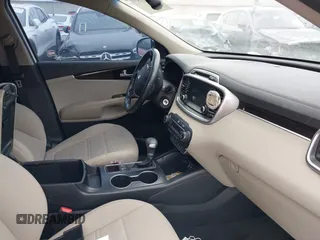 2019 Kia Sorento LX with VIN 5XYPG4A37KG524608, listed as a IAAI auction lot 41824210 with 103,228 mi miles. Bid and sale history available at carsss.com. Image 5.