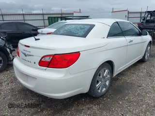 2010 Chrysler Sebring Limited z VIN 1C3BC6EV2AN122617, wystawiony jako IAAI lot #41932002 z przebiegiem 135 264 mil mil oraz . Historia ofert i sprzedaży dostępna na DreamBid. Obrazek 4.
